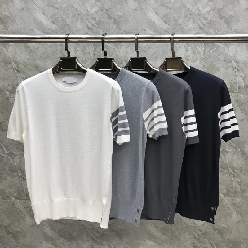 TB Tnom Men‘s T-Shirt Fashion Brand Wholesale Clothing Cotton Tops Classic 4-Bar Stripe Knitted O-Neck Shortsleeve TB Sweatshirt
TB Tnom Men‘s T-Shirt Fashion Brand Wholesale Clothing Cotton Tops Classic 4-Bar Stripe Knitted O-Neck Shortsleeve TB Sweatshirt