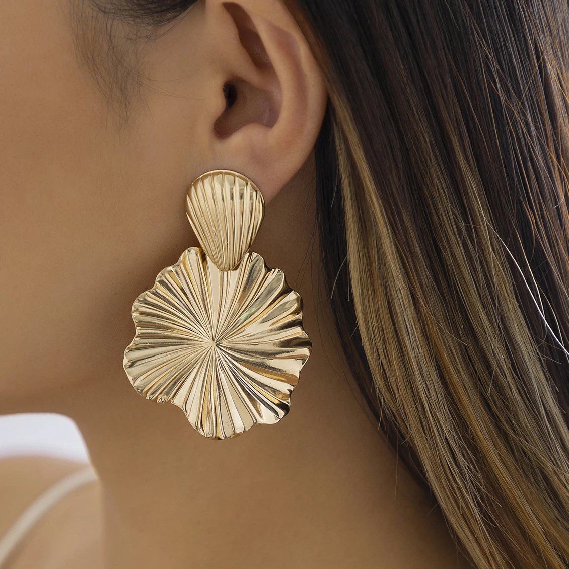 New Big Flower Drop Earrings For Women Girls Vintage Geometric Statement Metal Art Drop Earrings Charm Round Dangle Modern
New Big Flower Drop Earrings For Women Girls Vintage Geometric Statement Metal Art Drop Earrings Charm Round Dangle Modern