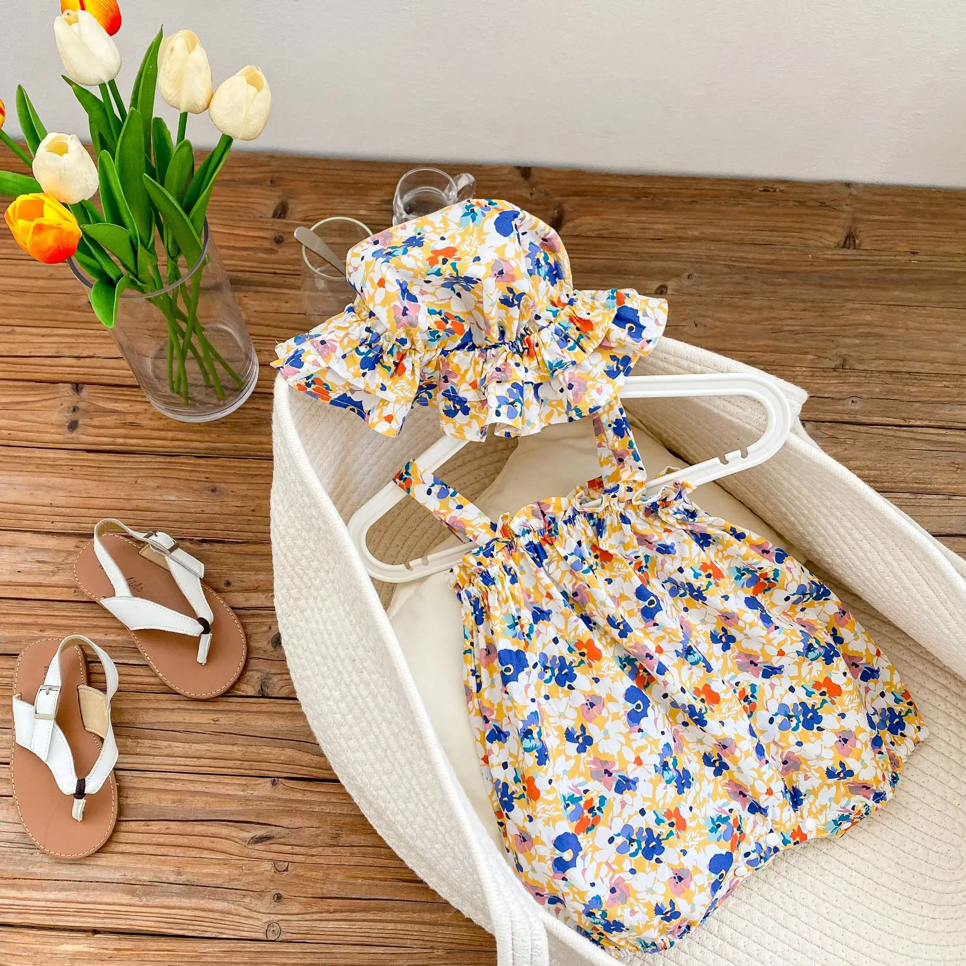 Retro Floral Baby Girl Sleeveless Jumpsuit Girls Fashion Comfortable Thin Cotton Sling Rompers + Cute Fisherman's Hat
Retro Floral Baby Girl Sleeveless Jumpsuit Girls Fashion Comfortable Thin Cotton Sling Rompers + Cute Fisherman's Hat