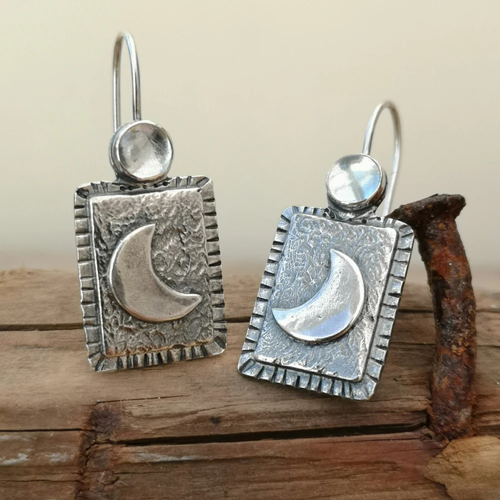 Vintage Carved Moon Earrings Retro Silver Color Square Dangle Earrings Women Boho Jewelry Gift For Her
Vintage Carved Moon Earrings Retro Silver Color Square Dangle Earrings Women Boho Jewelry Gift For Her
