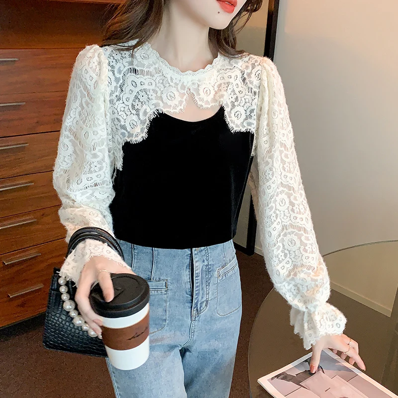 Sexy Hollow Out Lace Patchwork Velvet Women Blouse Elegant Fashion Puff Long Sleeve Shirt 2022 Spring New Female Blouses Tops
Sexy Hollow Out Lace Patchwork Velvet Women Blouse Elegant Fashion Puff Long Sleeve Shirt 2022 Spring New Female Blouses Tops
