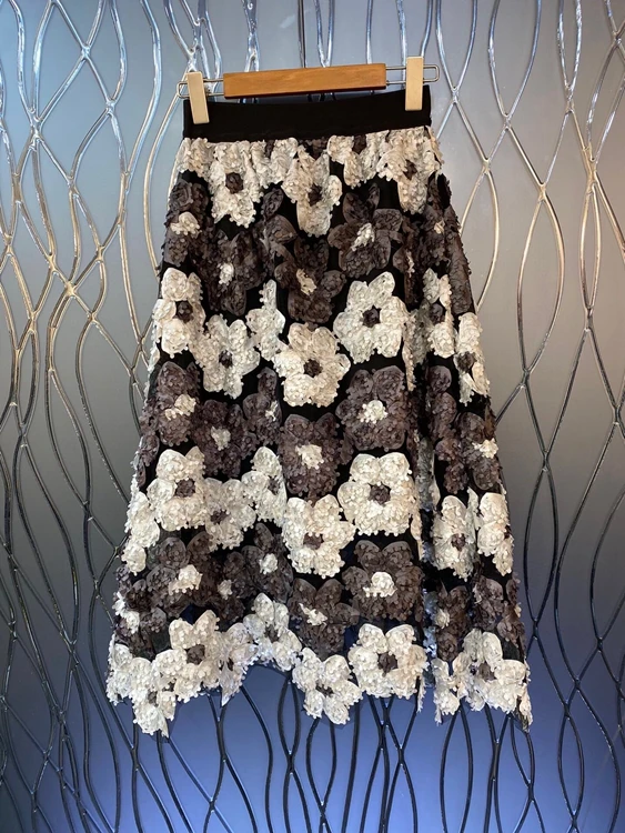2022 new women fashion elastic waist decorative embroidered jacquard color matching stitching A-line mid-length skirt 226 
2022 new women fashion elastic waist decorative embroidered jacquard color matching stitching A-line mid-length skirt 226