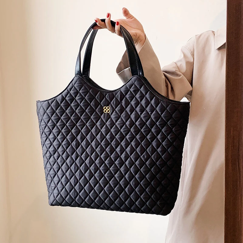 Women's Bag Luxury Designer Trend Underarm Shoulder Bag Nylon Handbag Black Crossbody Bag Fashion Ladies Large Casual Tote Bag
Women's Bag Luxury Designer Trend Underarm Shoulder Bag Nylon Handbag Black Crossbody Bag Fashion Ladies Large Casual Tote Bag
