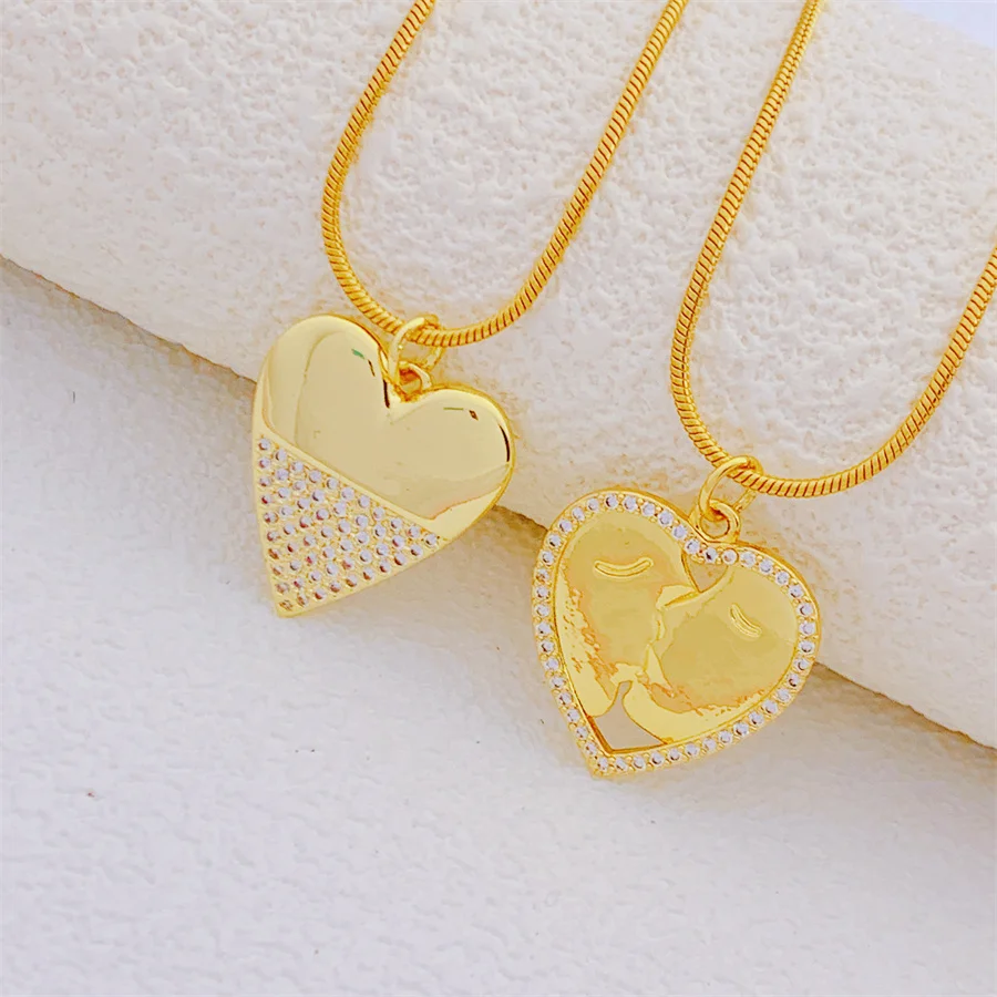 Ожерелье для влюбленных из меди и циркона с позолоченной подвеской в форме сердца
Ожерелье для влюбленных из меди и циркона с позолоченной подвеской в форме сердца