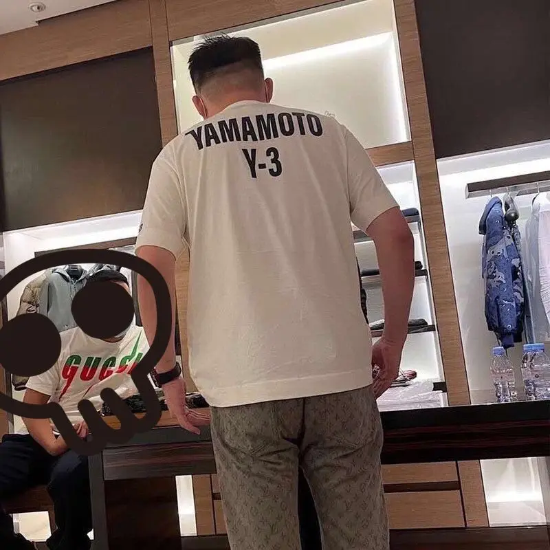 Мужская футболка Y-3 Yohji Yamamoto Лето 2023 Новинка Черный самурайский Классический женский топ с коротким рукавом и надписью
Мужская футболка Y-3 Yohji Yamamoto Лето 2023 Новинка Черный самурайский Классический женский топ с коротким рукавом и надписью