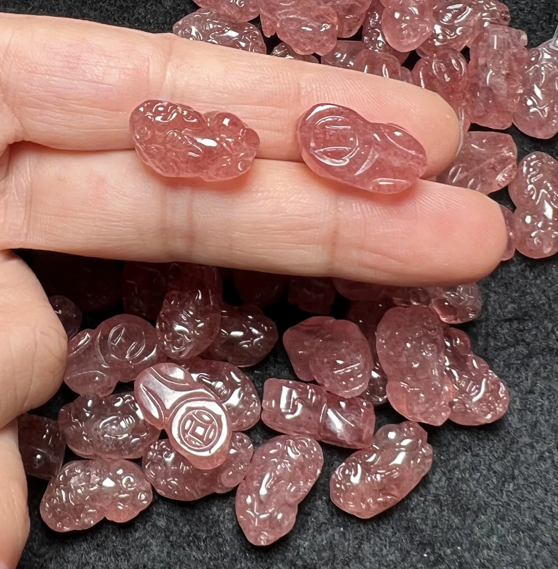 10 шт., резные бусины в виде натуральной ягоды 
10 шт., резные бусины в виде натуральной ягоды