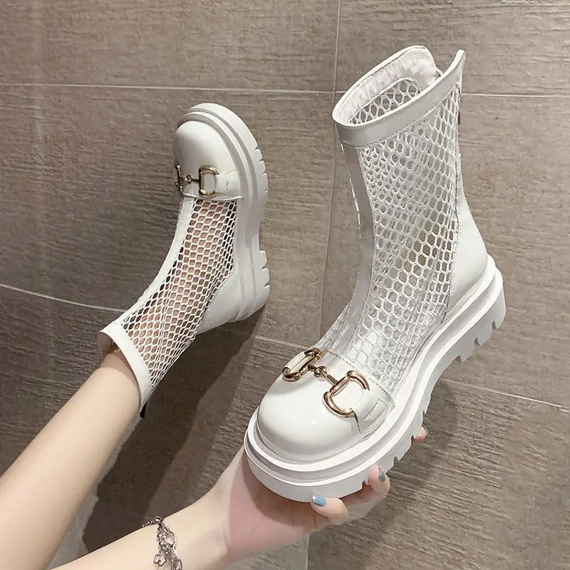 Женские ботинки мартинсы на толстой подошве, Новинка лета 2022, высокие сетчатые ботинки с прорезями, дышащие Крутые ботинки для женщин
Женские ботинки мартинсы на толстой подошве, Новинка лета 2022, высокие сетчатые ботинки с прорезями, дышащие Крутые ботинки для женщин