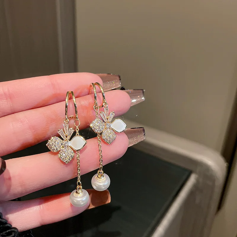 Stylish Sparkly Rhinestones Flower Long Tassel Earring for Women Female Simulated Pearl Dangle Drop Earrings Wedding Jewelry
Stylish Sparkly Rhinestones Flower Long Tassel Earring for Women Female Simulated Pearl Dangle Drop Earrings Wedding Jewelry