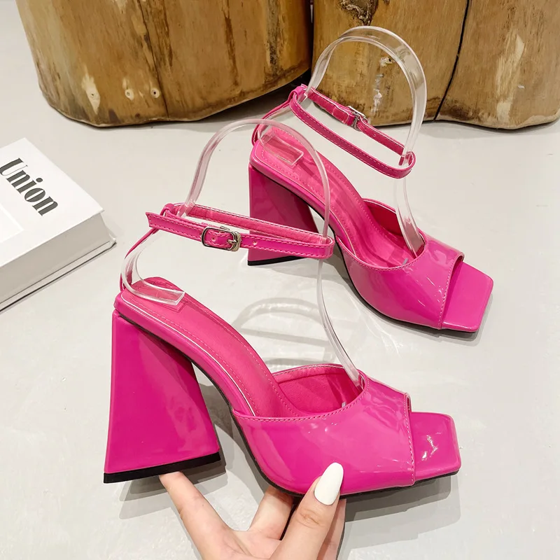 2022 new square head 11cm high heels triangle heels solid color sandals women's shoes wedding shoes outdoor high heels slippers
2022 new square head 11cm high heels triangle heels solid color sandals women's shoes wedding shoes outdoor high heels slippers
