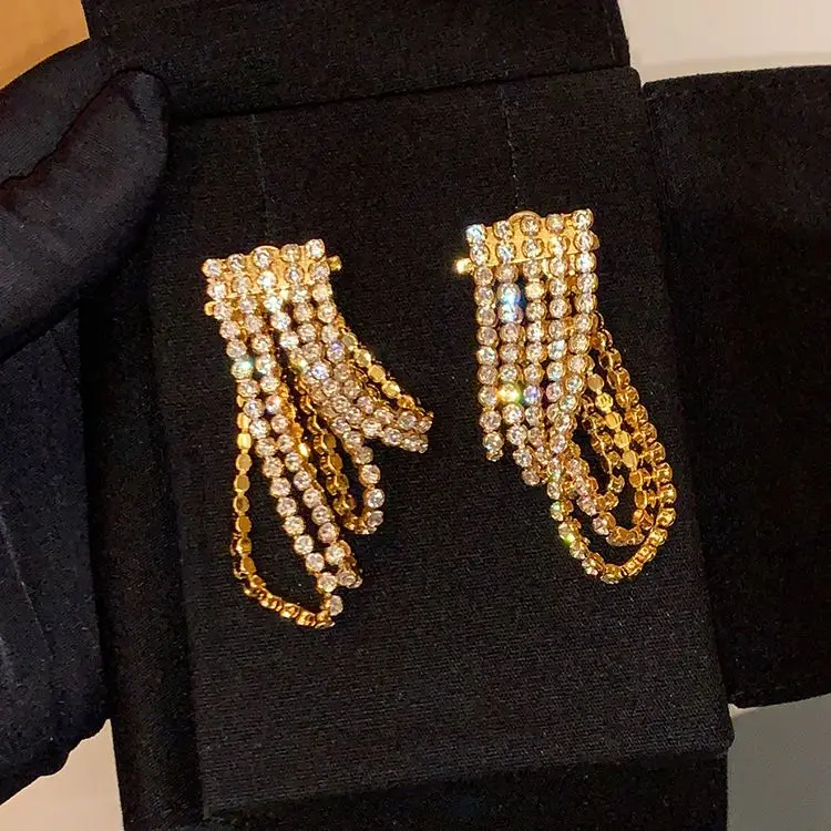 2022 Europe Brand Designer Tassel Crystal Diamond 18K Gold Fashion Hanging Earrings Women Luxury Jewelry Trend Bijoux Goth Boho
2022 Europe Brand Designer Tassel Crystal Diamond 18K Gold Fashion Hanging Earrings Women Luxury Jewelry Trend Bijoux Goth Boho