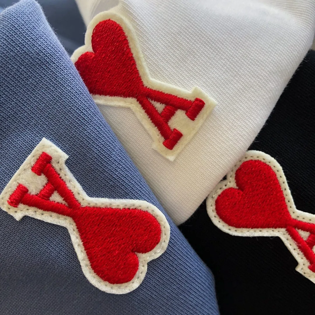 2021 Summer T-Shirt AMI Alexandre Matiussi Hearts Round Neck Cotton Love Embroidery Large Size Couple High Quality Fashion Short
2021 Summer T-Shirt AMI Alexandre Matiussi Hearts Round Neck Cotton Love Embroidery Large Size Couple High Quality Fashion Short