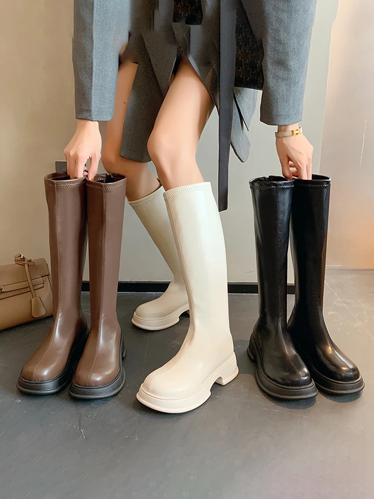 Женские сапоги на плоской подошве, Осенние белые сапоги выше колена на платформе, с круглым носком, на молнии, с резиновой подошвой, большие размеры 
Женские сапоги на плоской подошве, Осенние белые сапоги выше колена на платформе, с круглым носком, на молнии, с резиновой подошвой, большие размеры