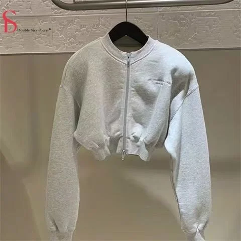 Свитшоты женские с капюшоном Aw Wang осень-зима короткий кардиган с круглым вырезом на молнии с вышивкой буквами Спортивное облегающее пальто
Свитшоты женские с капюшоном Aw Wang осень-зима короткий кардиган с круглым вырезом на молнии с вышивкой буквами Спортивное облегающее пальто