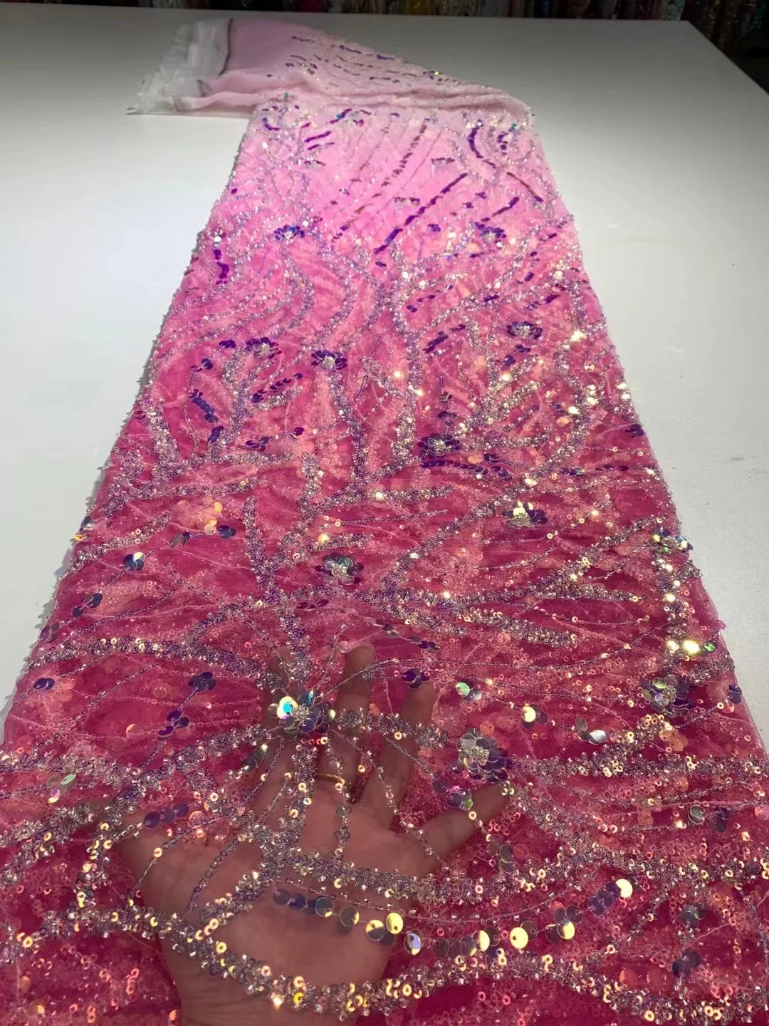 (5yards/pc) Tube beads and sequins embroidered African French net lace fuchsia pink tulle lace fabric for party dress FXZ187
(5yards/pc) Tube beads and sequins embroidered African French net lace fuchsia pink tulle lace fabric for party dress FXZ187