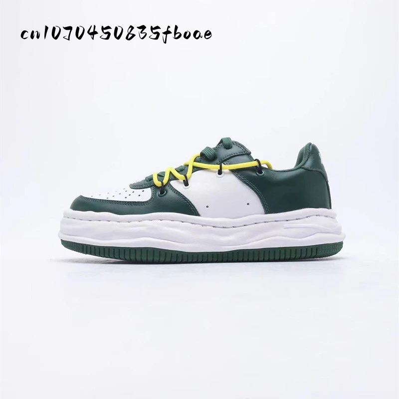 Men's and Women's Fashion Low Top Casual Sports Dissolved Shoes Lovers' Leather Versatile Comfortable Breathable
Men's and Women's Fashion Low Top Casual Sports Dissolved Shoes Lovers' Leather Versatile Comfortable Breathable