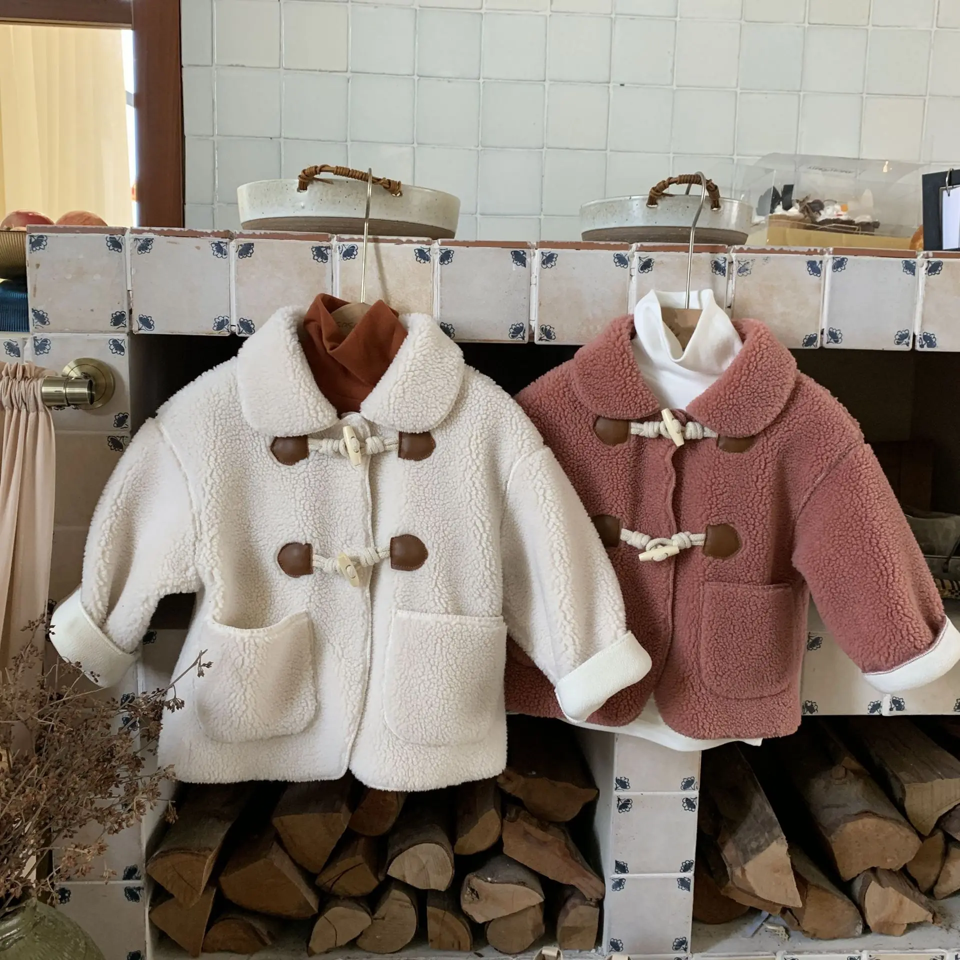 Girls Baby Plush Long Sleeve Coat 2022 Winter Baby Lamb Wool Lapel Princess Thickened Wool Warm Solid Cardigan Coat
Girls Baby Plush Long Sleeve Coat 2022 Winter Baby Lamb Wool Lapel Princess Thickened Wool Warm Solid Cardigan Coat