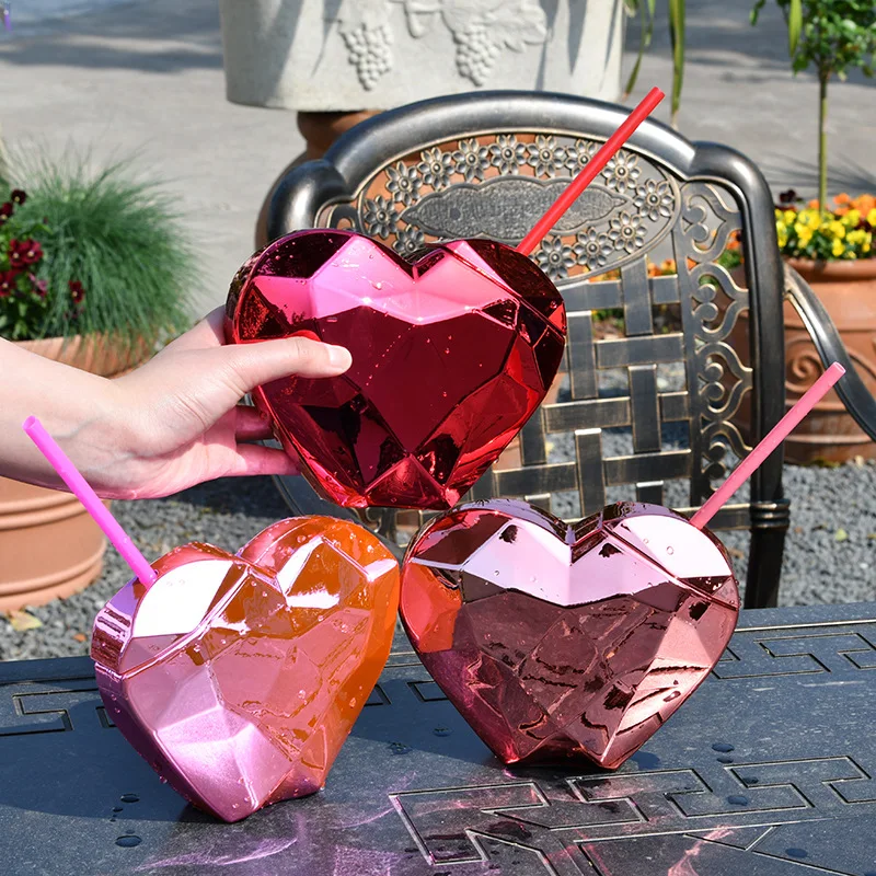 520 Love Valentine's Day Straw Cup 700ml Heart Shaped Plastic Coffee Mug with Straw 2022 Shaped Water Bottle Best for Gifts
520 Love Valentine's Day Straw Cup 700ml Heart Shaped Plastic Coffee Mug with Straw 2022 Shaped Water Bottle Best for Gifts