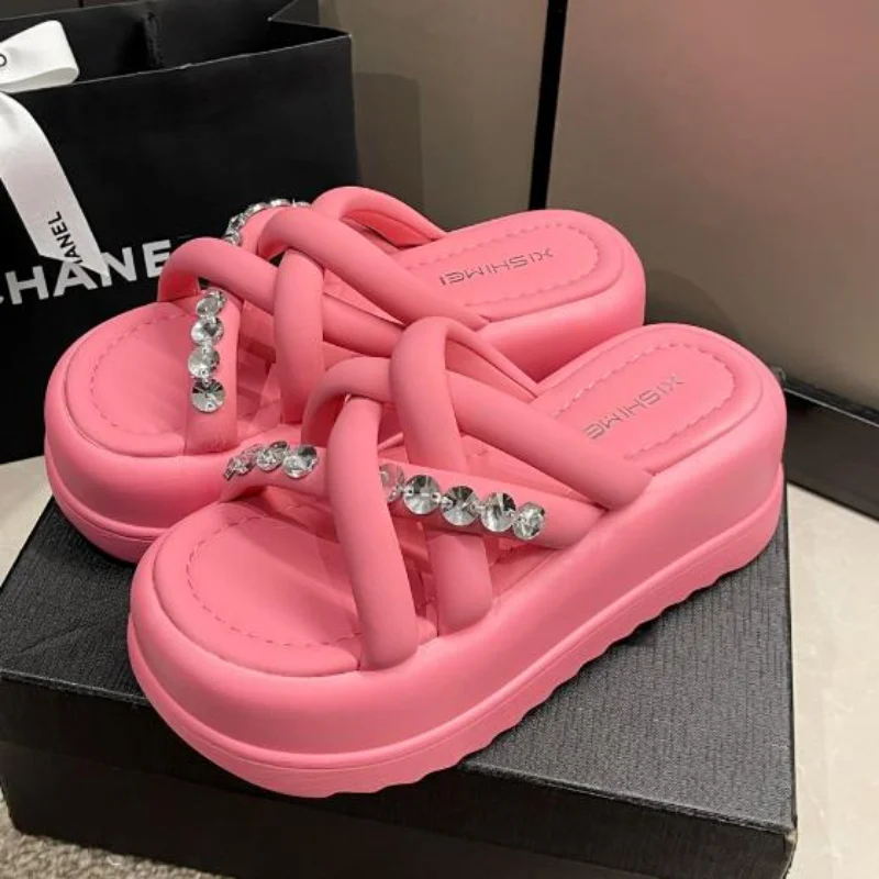 Summer Crystal Sandals Women Platform Shoes Heels Luxury Mules Wedge lovely Pink Slippers Elegant Designer Foam House 7CM
Summer Crystal Sandals Women Platform Shoes Heels Luxury Mules Wedge lovely Pink Slippers Elegant Designer Foam House 7CM
