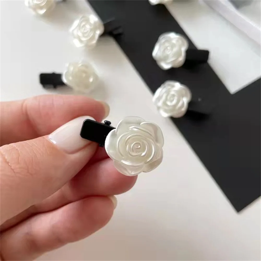 Заколка для волос в виде цветка камелии, 50 шт./компл., женские маленькие боковые заколки-крабы, модные аксессуары для волос для девочек
Заколка для волос в виде цветка камелии, 50 шт./компл., женские маленькие боковые заколки-крабы, модные аксессуары для волос для девочек