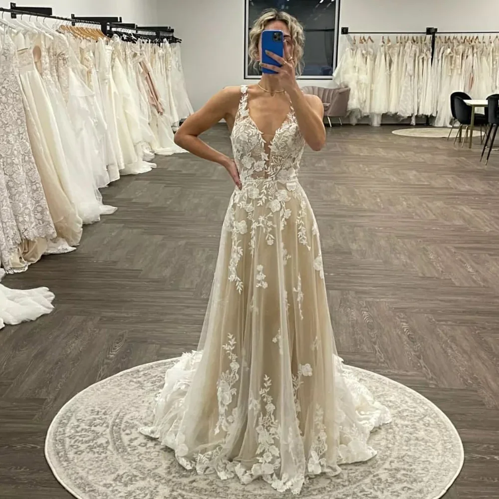 New Arrival A Line Wedding Dress 2023 V Neck Bridal Gown Backless Sleeveless Lace Applique Flower Shape Train Bride Party Wear
New Arrival A Line Wedding Dress 2023 V Neck Bridal Gown Backless Sleeveless Lace Applique Flower Shape Train Bride Party Wear