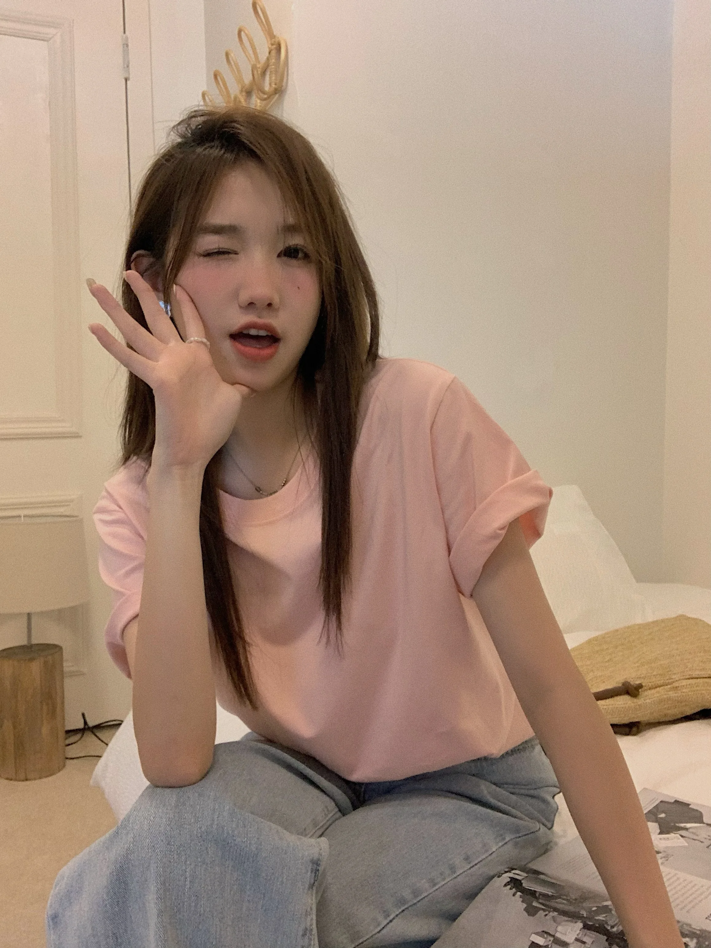 Basic solid color full shoulder short sleeve T-shirt women's 2022 summer new sweet Spice Girls loose bottomed casual cotton top
Basic solid color full shoulder short sleeve T-shirt women's 2022 summer new sweet Spice Girls loose bottomed casual cotton top