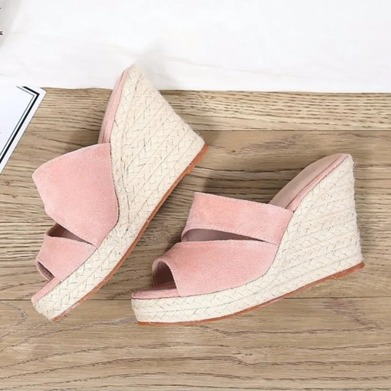 Шлепанцы женские на танкетке, флоковые низкие сланцы с открытым носком, на высоком каблуке, римские туфли-лодочки, ткань ПЭР, лето 2022 
Шлепанцы женские на танкетке, флоковые низкие сланцы с открытым носком, на высоком каблуке, римские туфли-лодочки, ткань ПЭР, лето 2022