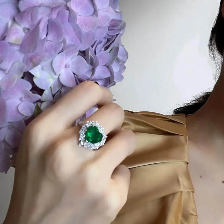 French retro emerald ring love luxury ring high-end heart-shaped green gemstone ring adjusted all-match girl finger ring
French retro emerald ring love luxury ring high-end heart-shaped green gemstone ring adjusted all-match girl finger ring