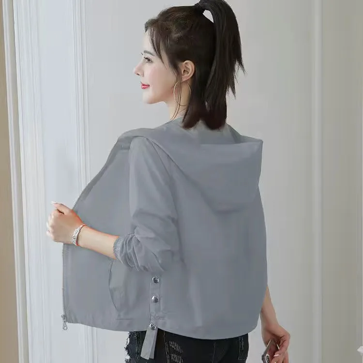 Hooded Summer Coat Women's Anti-UV Breathable Thin Sunscreen Clothing Long-Sleeved Short Jacket Femme Big Size Tops 
Hooded Summer Coat Women's Anti-UV Breathable Thin Sunscreen Clothing Long-Sleeved Short Jacket Femme Big Size Tops