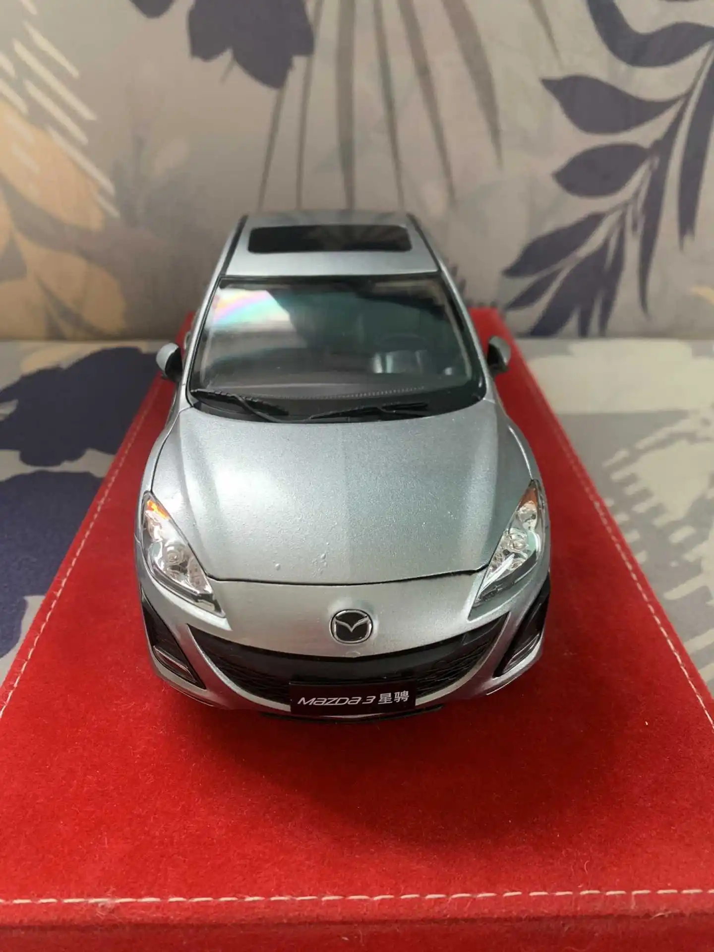 Original Factory 1:18 Mazda3 Axela Silver Alloy Fully Open Limited Edition Resin Metal Static Car Model Toy Gift
Original Factory 1:18 Mazda3 Axela Silver Alloy Fully Open Limited Edition Resin Metal Static Car Model Toy Gift