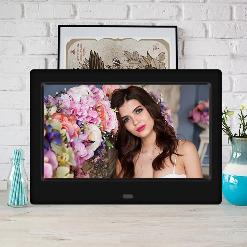 Digital Photo Frame 7 inch Electronic Picture Frame Calendar with Remote Control Support SD MS MMC and Other memory Cards
Digital Photo Frame 7 inch Electronic Picture Frame Calendar with Remote Control Support SD MS MMC and Other memory Cards