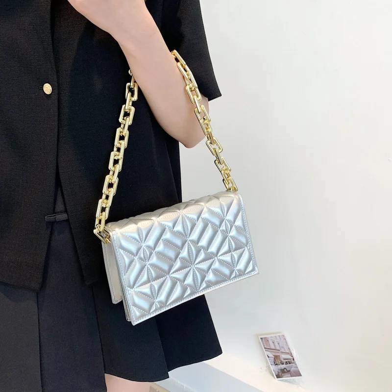 This year's niche design texture bright diamond envelope bag women's summer 2022 versatile hand bag wrist bag women's bag
This year's niche design texture bright diamond envelope bag women's summer 2022 versatile hand bag wrist bag women's bag