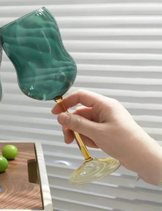 Красный бокал из боросиликатного стекла
Красный бокал из боросиликатного стекла