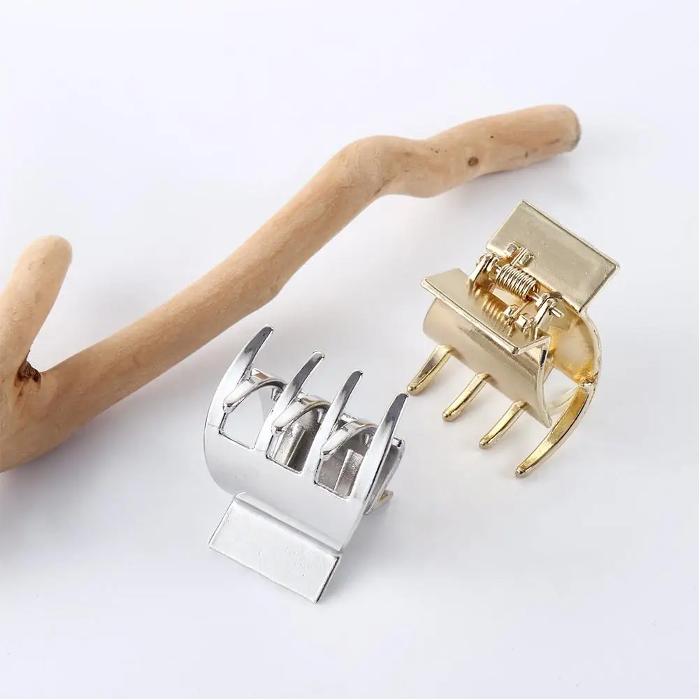 Elegant Temperament Korean Female Girls All-match Grasping Clip Metal Hair Claw Hair Clip Hair Accessories
Elegant Temperament Korean Female Girls All-match Grasping Clip Metal Hair Claw Hair Clip Hair Accessories