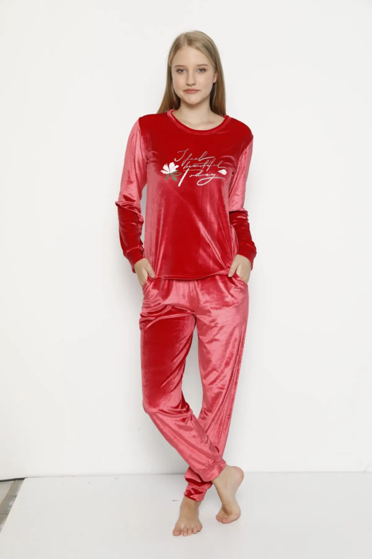 Women's Pajamas Velvet Letter patterns Dressing Gowns, Nightgowns, Nightwear, Winter Sleep Lounge Nightwear
Women's Pajamas Velvet Letter patterns Dressing Gowns, Nightgowns, Nightwear, Winter Sleep Lounge Nightwear