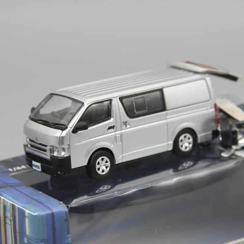 Модель серебристого транспортера BM 1:64, модифицированный фургон 5-го поколения Hiace для Toyota
Модель серебристого транспортера BM 1:64, модифицированный фургон 5-го поколения Hiace для Toyota