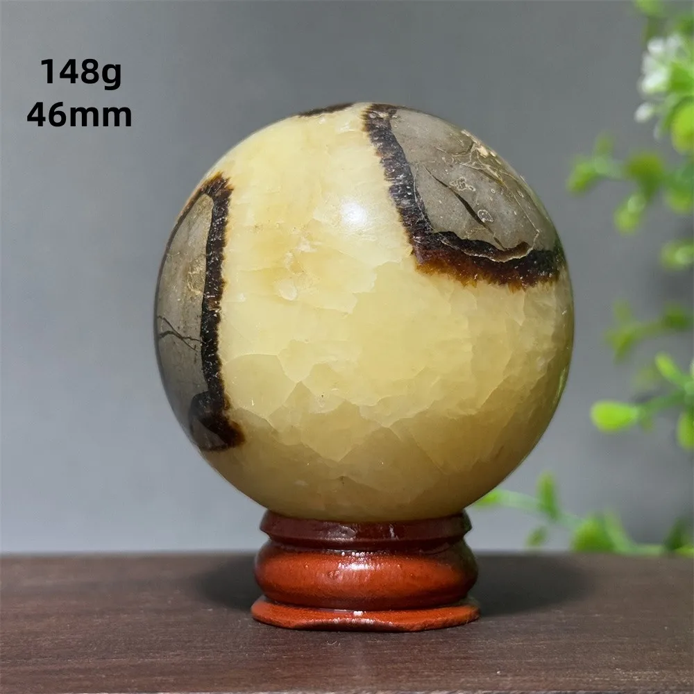 Каменный шар с черепахой, минерал кварц
Каменный шар с черепахой, минерал кварц