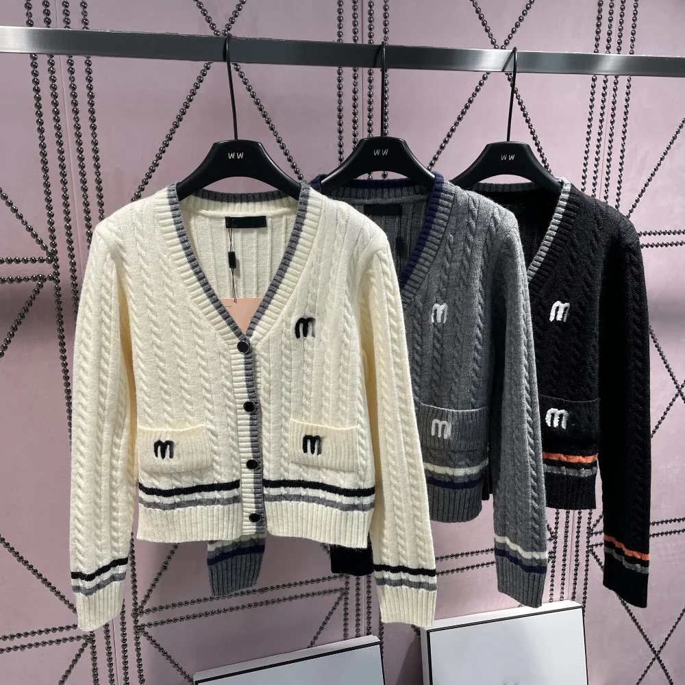 Women's Autumn Clothing Mm23 Autumn Inter New Fashion Embroidery Letter Simple Casual Versatile Knitted Women Sweater Wholesale
Women's Autumn Clothing Mm23 Autumn Inter New Fashion Embroidery Letter Simple Casual Versatile Knitted Women Sweater Wholesale