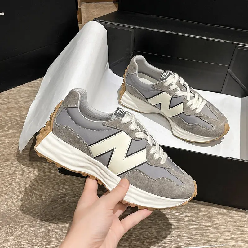 2022 new Fashion Women Chunky Sneakers Shoes Outdoor Real Leather Casual Female Vulcanized Designer Sneakers Zapatillas Mujer
2022 new Fashion Women Chunky Sneakers Shoes Outdoor Real Leather Casual Female Vulcanized Designer Sneakers Zapatillas Mujer