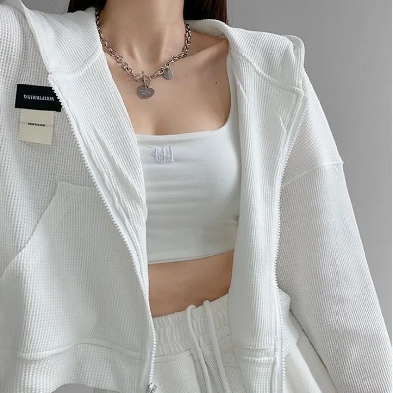 2022 New Solid Color Leisure Ins Tide Korean Fashion Suit Women's Autumn Retro Sports Short Hooded Coat Trousers Two-piece Suit
2022 New Solid Color Leisure Ins Tide Korean Fashion Suit Women's Autumn Retro Sports Short Hooded Coat Trousers Two-piece Suit