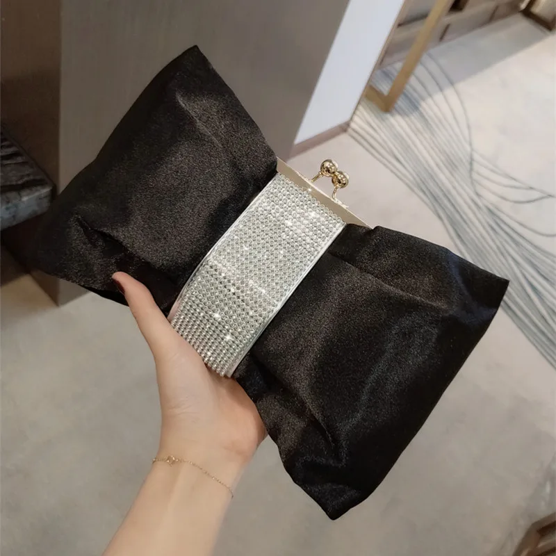 2022 New Style Dinner Bag Celebrity Banquet Handbag Cheongsam Evening Dress Bag Rhinestone Bowknot Small Female Handbag
2022 New Style Dinner Bag Celebrity Banquet Handbag Cheongsam Evening Dress Bag Rhinestone Bowknot Small Female Handbag