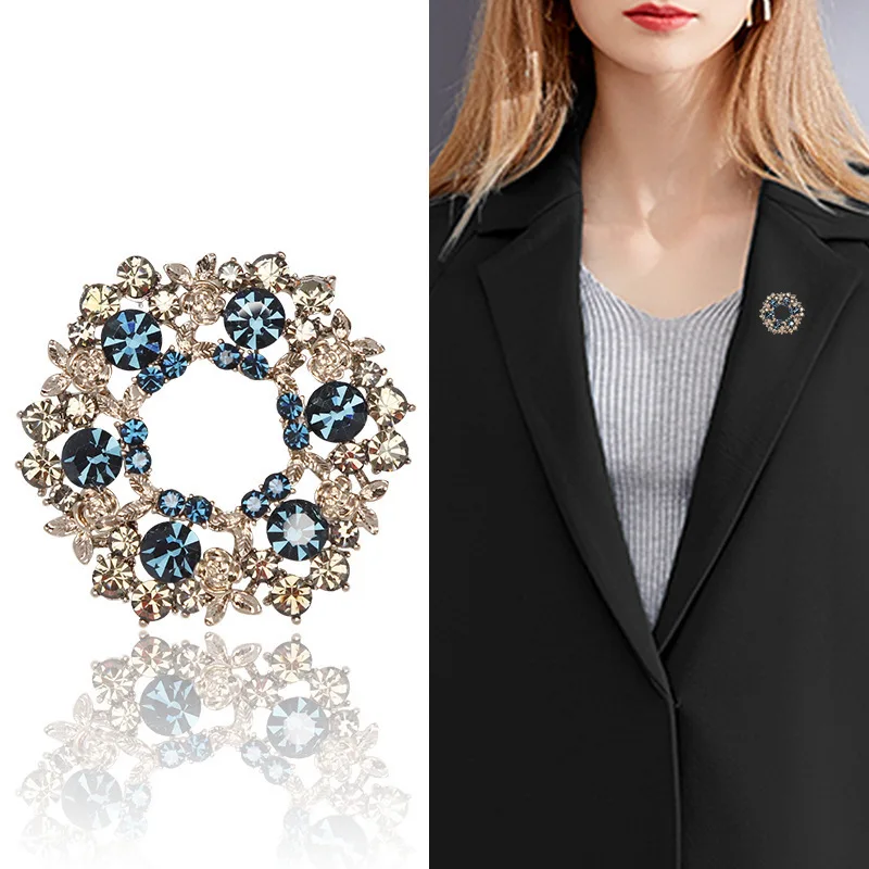 Temperament ladies fashion rhinestone wreath brooch elegant atmosphere suit collar pin female accessories
Temperament ladies fashion rhinestone wreath brooch elegant atmosphere suit collar pin female accessories