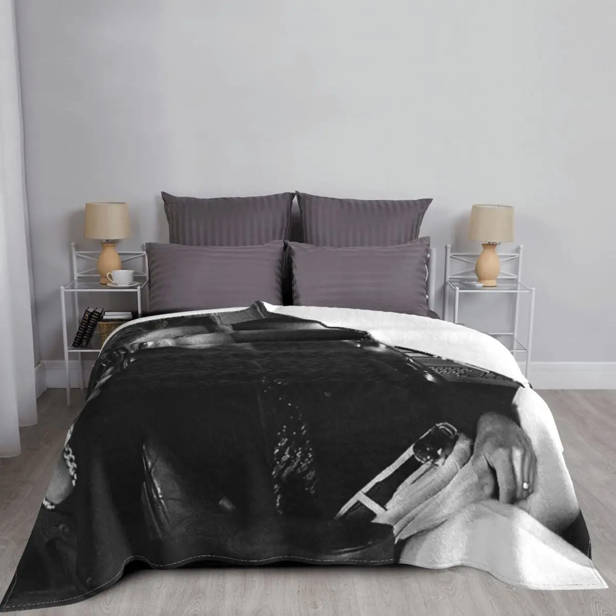 Одеяло черно-белое в стиле Остин Батлер для путешествий одеяло для подростков для дома офиса пикника теплое одеяло
Одеяло черно-белое в стиле Остин Батлер для путешествий одеяло для подростков для дома офиса пикника теплое одеяло