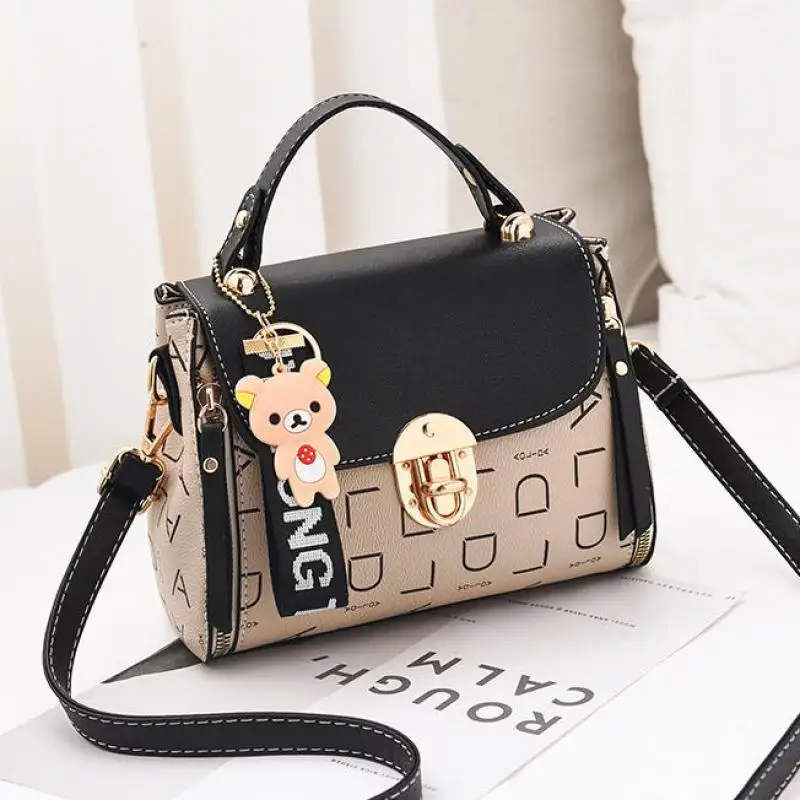 Women Bag 2022 New Spring Luxury Brand Letter Small Handbag Fashion Bear Pendant Ladies Shoulder Messenger Bag Sac A Main Femme
Women Bag 2022 New Spring Luxury Brand Letter Small Handbag Fashion Bear Pendant Ladies Shoulder Messenger Bag Sac A Main Femme