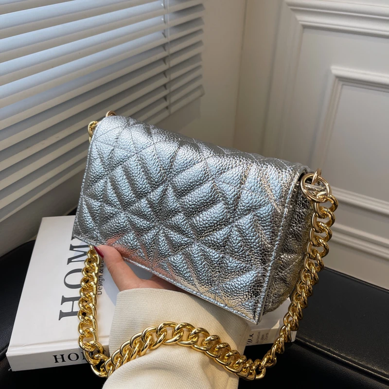 2022 New Fashion Pu Leather Crossbody Women Bags Luxury with Metal Chain Design Female Shoulder Handbag and Purse Sac A Main
2022 New Fashion Pu Leather Crossbody Women Bags Luxury with Metal Chain Design Female Shoulder Handbag and Purse Sac A Main