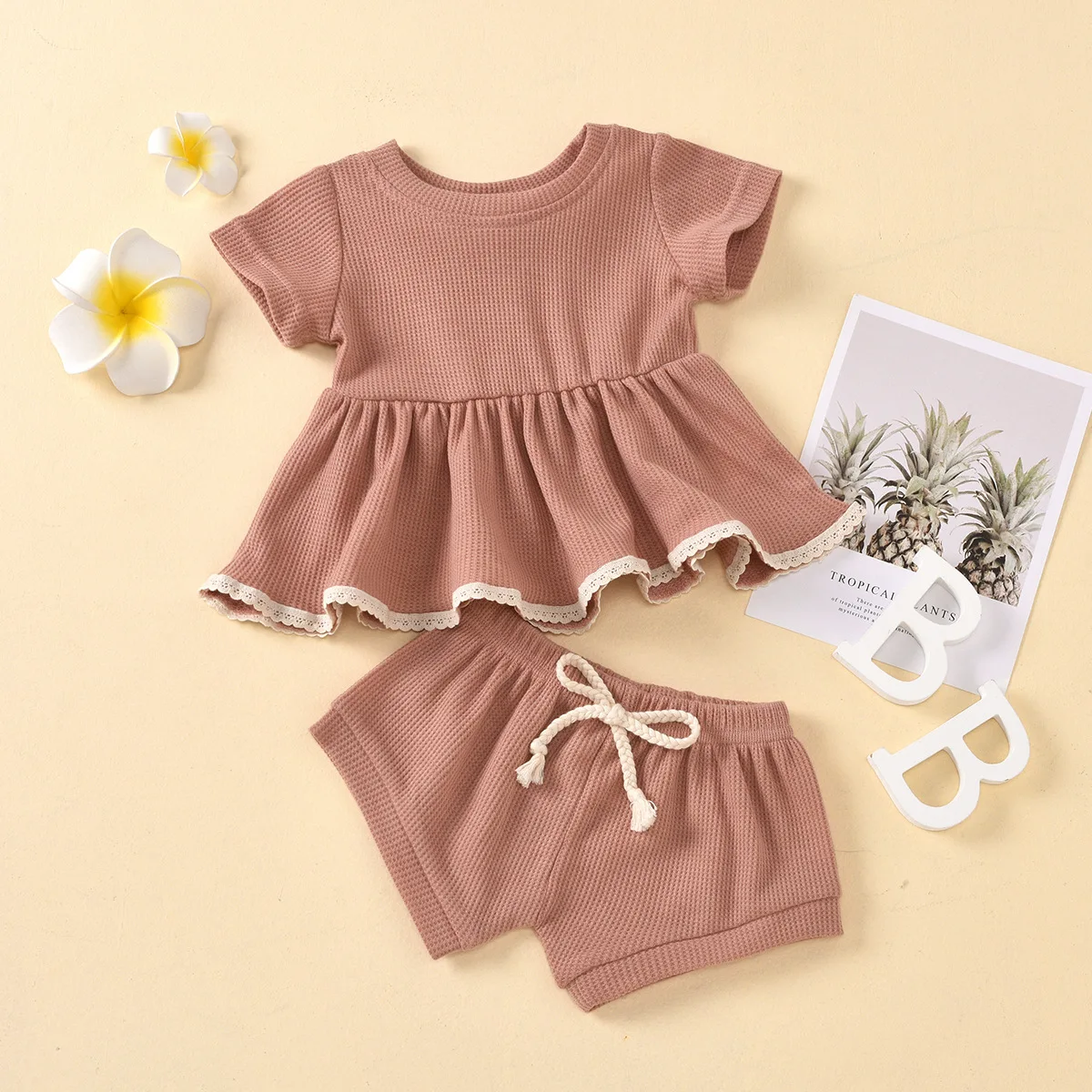 Baby Girls Outfit Set New Solid Color Round Neck Short Sleeve Pattern Stitching Embroidered Edge Top Bow Shorts Children's Set
Baby Girls Outfit Set New Solid Color Round Neck Short Sleeve Pattern Stitching Embroidered Edge Top Bow Shorts Children's Set