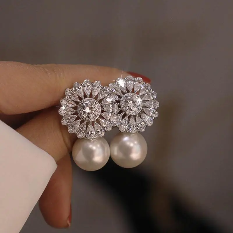 Women's New Exquisite Flowers Zircon Imitation Pearl Earrings Earrings Sweet Bride's Engagement Dinner Jewelry
Women's New Exquisite Flowers Zircon Imitation Pearl Earrings Earrings Sweet Bride's Engagement Dinner Jewelry