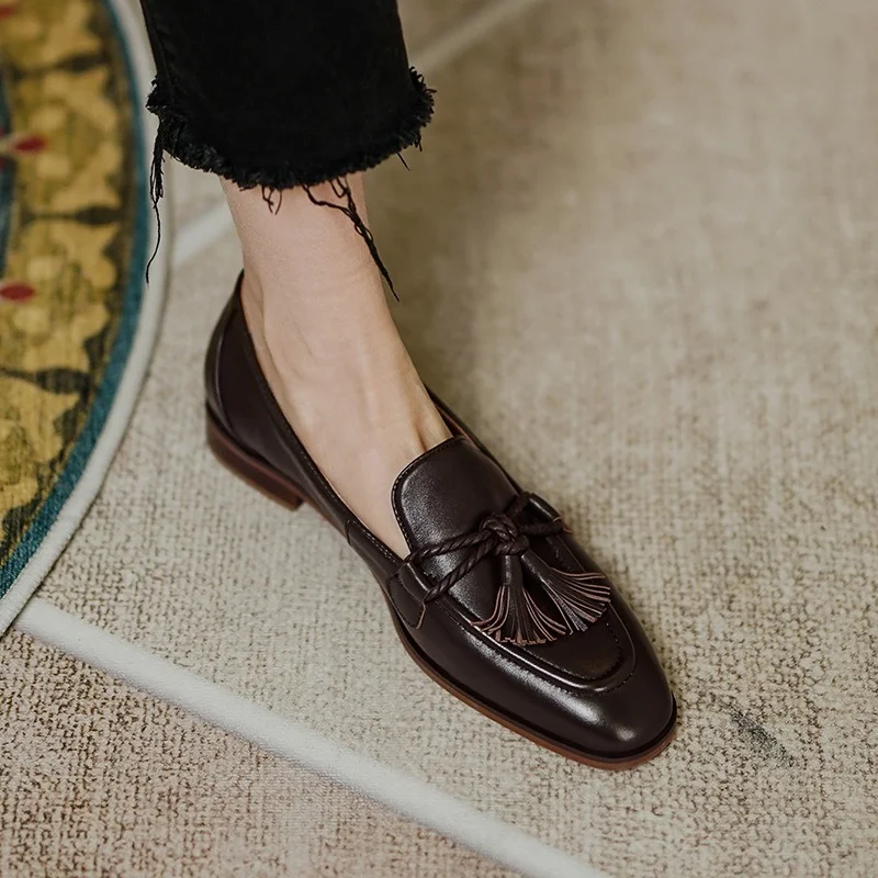 Retro British Style Square Head Women's Loafers Shoes 2023 Summer New Style Tassel Comfortable Single Shoes Women Brown Shoes
Retro British Style Square Head Women's Loafers Shoes 2023 Summer New Style Tassel Comfortable Single Shoes Women Brown Shoes
