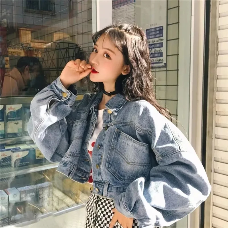 Streetwear Cropped Denim Jackets Women Oversized Casual Short Coat Vintage Korean Batwing Sleeve Single Breasted Jeans Outwear
Streetwear Cropped Denim Jackets Women Oversized Casual Short Coat Vintage Korean Batwing Sleeve Single Breasted Jeans Outwear