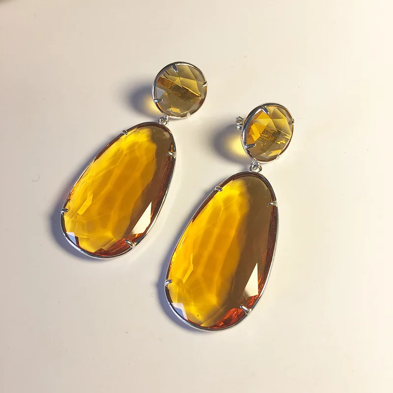 European and American court style retro large drop-shaped crystal earrings
European and American court style retro large drop-shaped crystal earrings