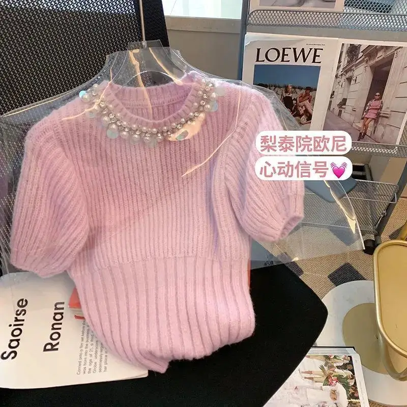 2023 весна/лето тяжелый промышленный розовый свитер с бусинами и коротким рукавом для женщин мягкая клеевая короткая трикотажная рубашка
2023 весна/лето тяжелый промышленный розовый свитер с бусинами и коротким рукавом для женщин мягкая клеевая короткая трикотажная рубашка